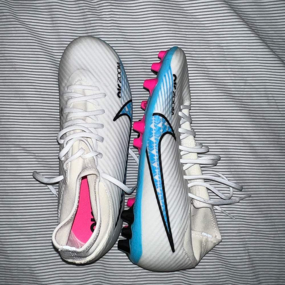 Brand New Nike Zoom Soccer Cleats – Size 7 (Never Worn!)